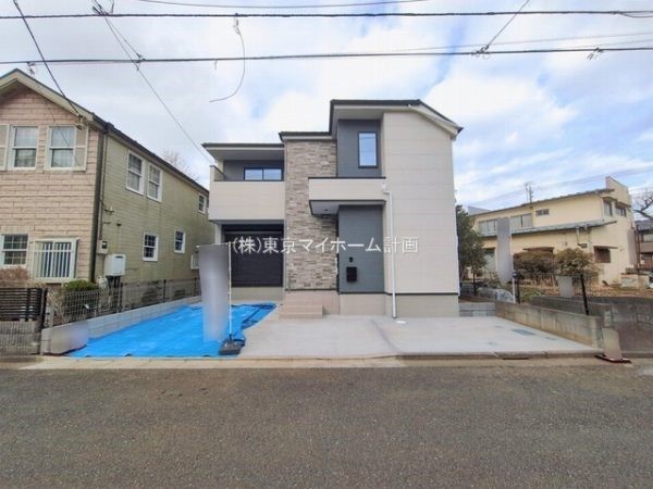 外観:前面道路含む現地外観写真