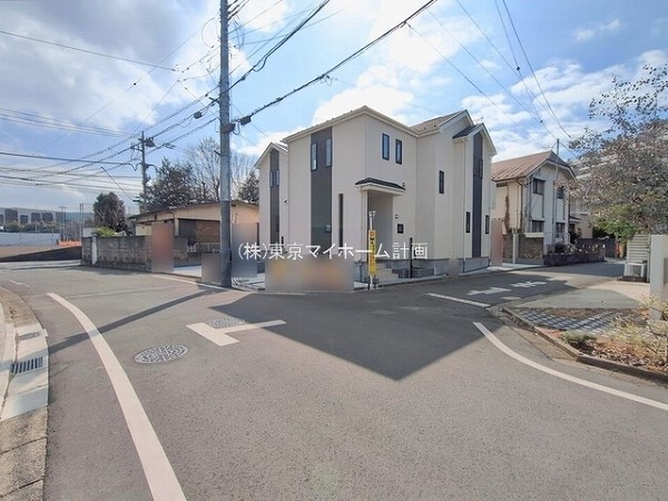 外観:前面道路含む現地外観写真