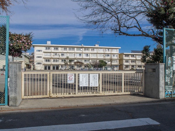 周辺環境:小平市立小平第九小学校(子供たちの成長を子供自身が、教職員が、保護者・地域が実感できる学校を目指しています。)