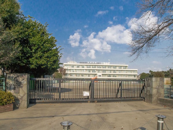 周辺環境:小金井市立東小学校(優しい子、元気な子、考える子を教育目標にした地域に根付く小学校です。 )