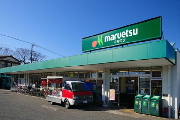 周辺環境:マルエツ保谷住吉店(マルエツ保谷住吉店まで980m 平屋1階建の単独店舗で、生鮮食料品売場には、流通専門業者であるマルエツチェーンの強みを生かして、安くて新鮮な各種食材とお惣菜が深夜22時まで並び、2駅の間に住む人々の生活をサポートしています。)