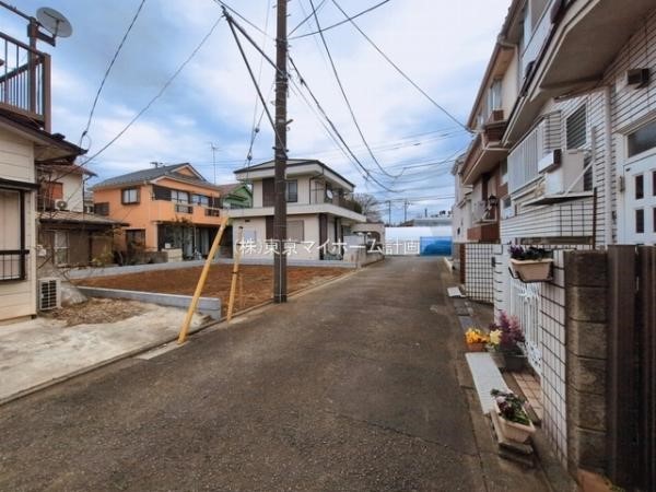 外観:前面道路含む現地写真