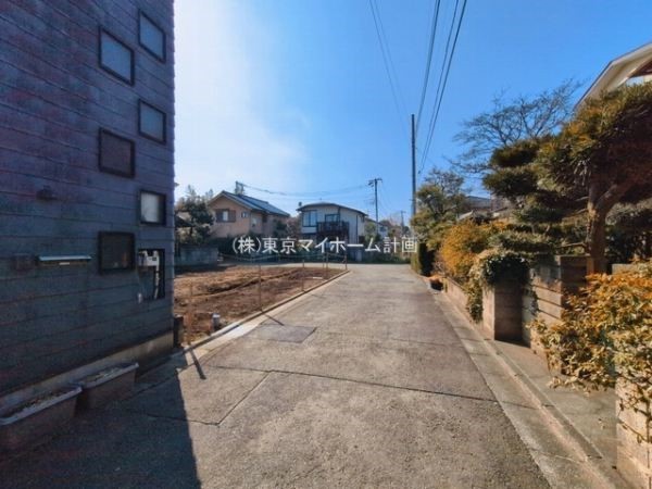 外観:前面道路含む現地写真