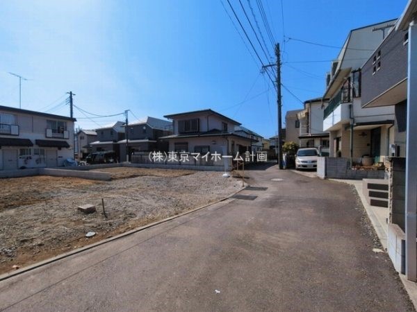 外観:前面道路含む現地土地写真