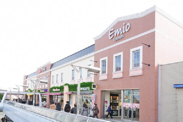 周辺環境:Emio田無(ケータイショップやコンビニエンスストア、フラワーショップなどのサービス系と、コーヒーショップやファストフード店、ベーカリーカフェなどが入る田無駅ナカ商業施設です。)