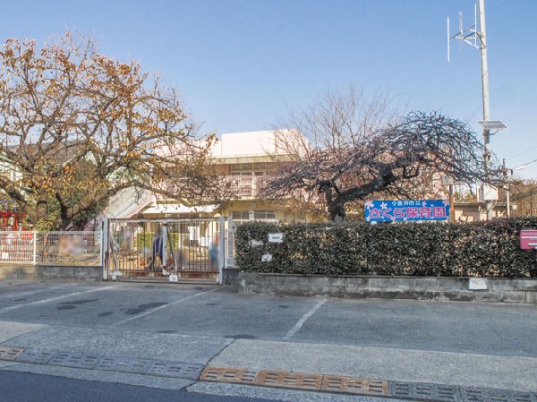 周辺環境:さくら保育園(未知の可能性を持った子ども達の気持ちを大事に受けとめ、日々保育する中で自然の変化や行事に感心を持ち、健康で個性豊かな子どもに育つよう、ひとりひとりの子どもにきめ細かな保育を心がけています｡)