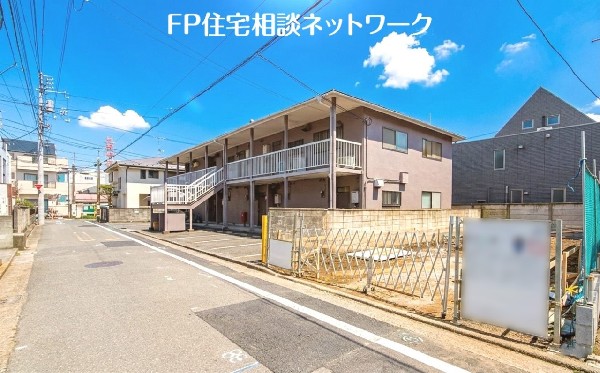 外観:前面道路含む現地写真