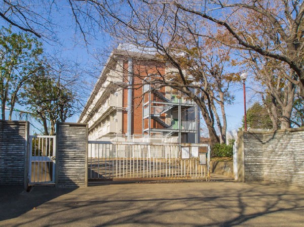 周辺環境:国立市立国立第三中学校(学校は学びの場であり、日々の学習から生徒一人ひとりが「わかる喜びと学ぶ楽しさを味わえること」を目標に努めている学校です。)