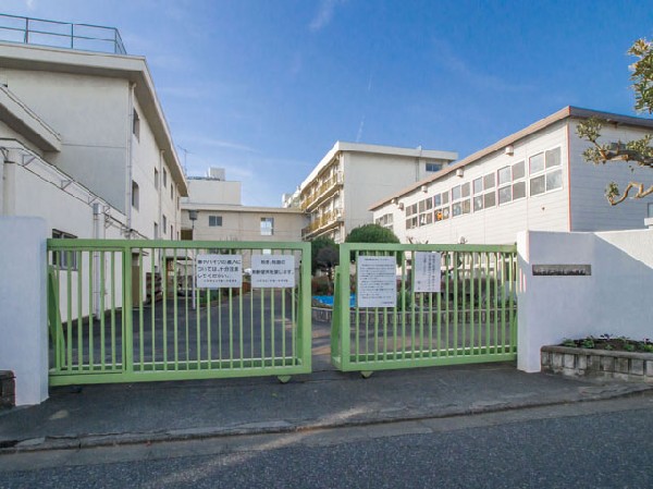 周辺環境:小平市立第一中学校