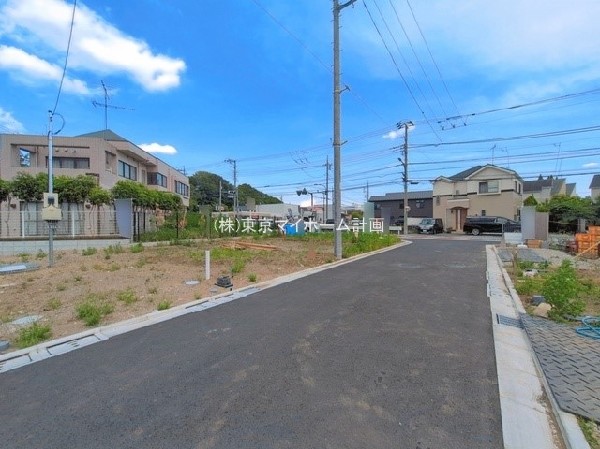 外観:前面道路含む現地写真