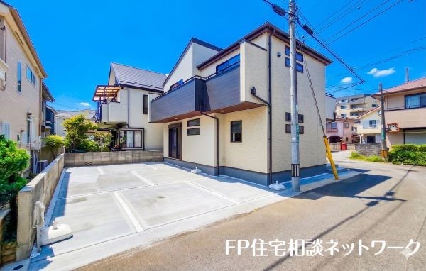 外観:前面道路含む現地外観写真