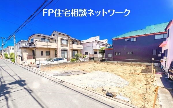 外観:前面道路含む現地土地写真