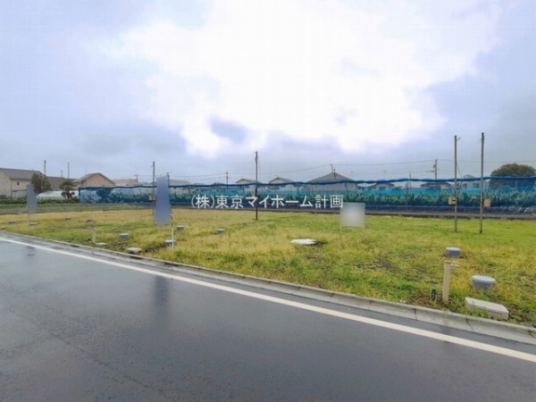 外観:前面道路含む現地土地写真