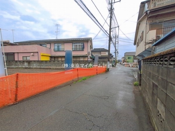 外観:前面道路含む現地土地写真
