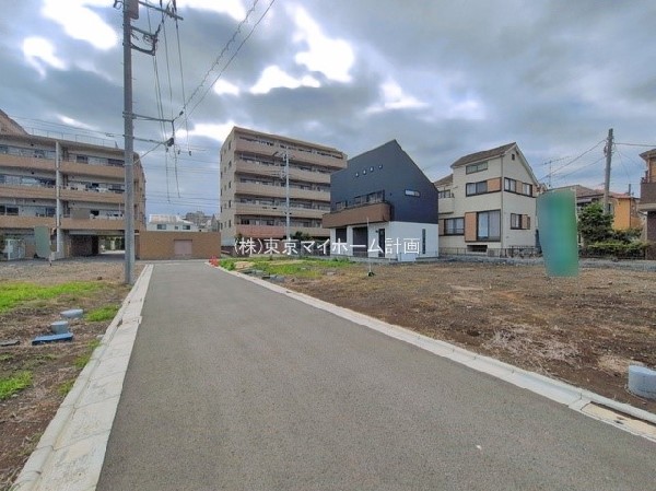 外観:前面道路含む現地土地写真