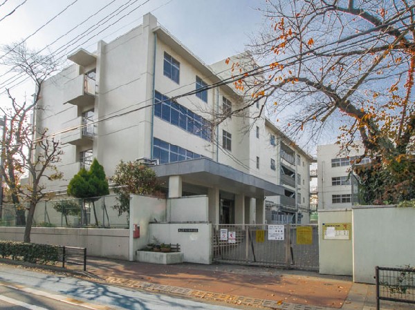 周辺環境:武蔵野市立境南小学校(子供たちの「確かな学力」「豊かな心」「健やかな体」を育て「生きる力」をはぐぐむことをめざしています。)