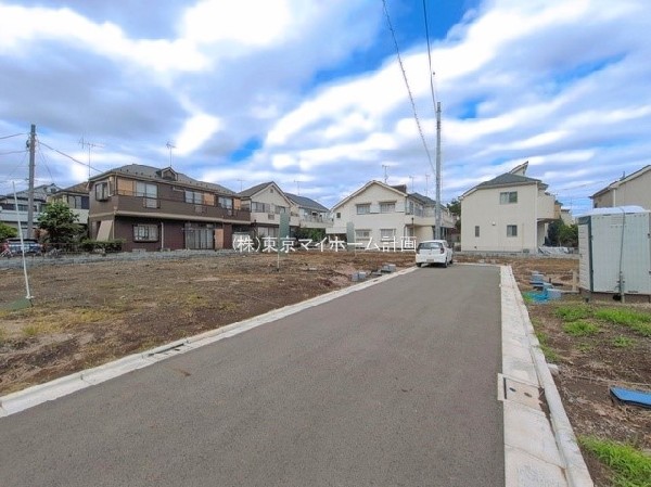 外観:前面道路含む現地土地写真