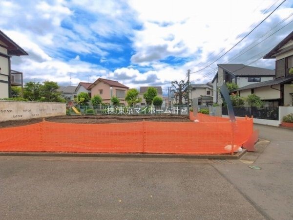 外観:前面道路含む現地土地写真