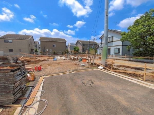 外観:前面道路含む現地土地写真