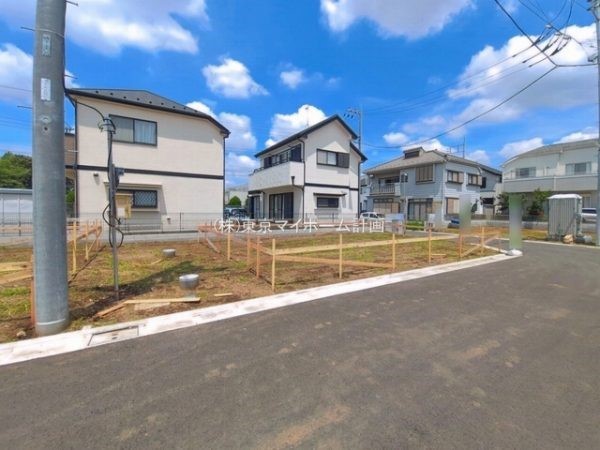 外観:前面道路含む現地土地写真