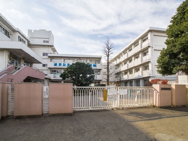 周辺環境:府中市立府中第八中学校