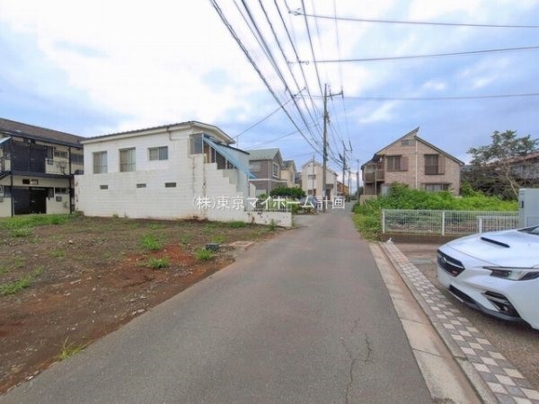 外観:前面道路含む現地土地写真
