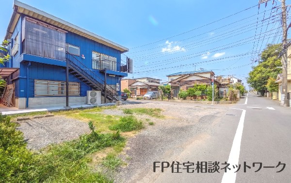 外観:前面道路含む現地写真