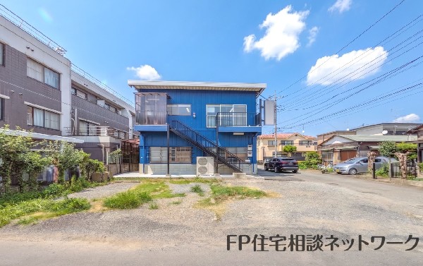 外観:前面道路含む現地写真