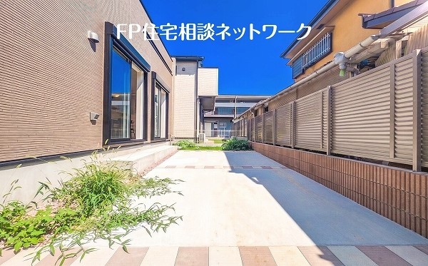 外観:裏庭