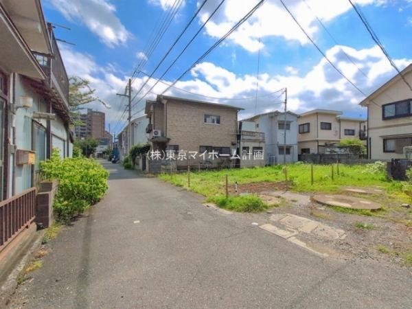外観:前面道路含む現地土地写真