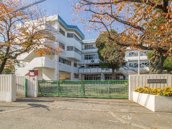 周辺環境:調布市立第六中学校