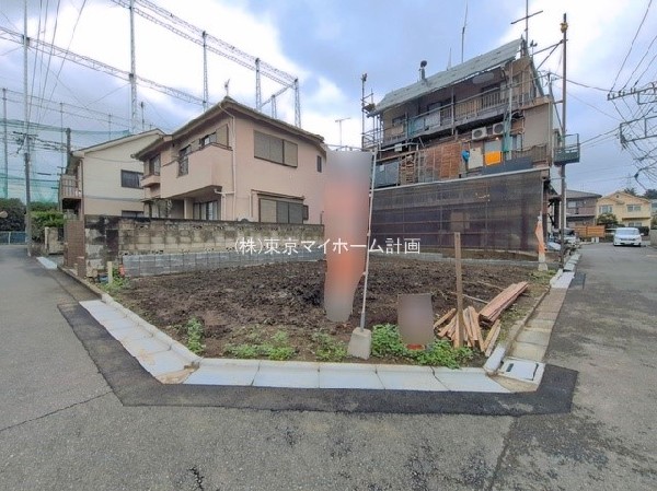 外観:前面道路含む現地写真