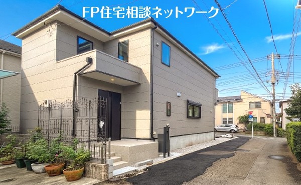 外観:前面道路含む現地外観写真