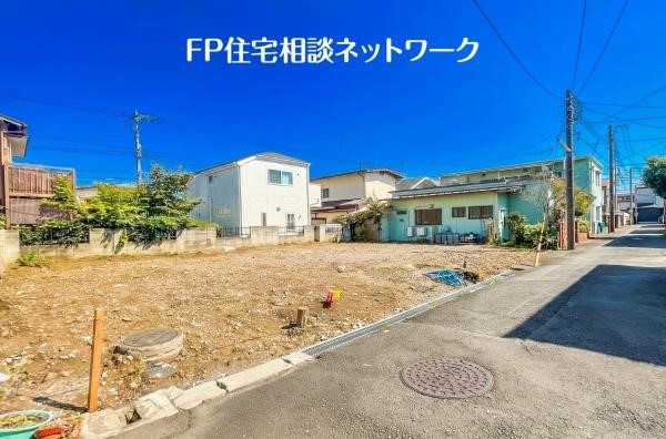 外観:前面道路含む現地写真