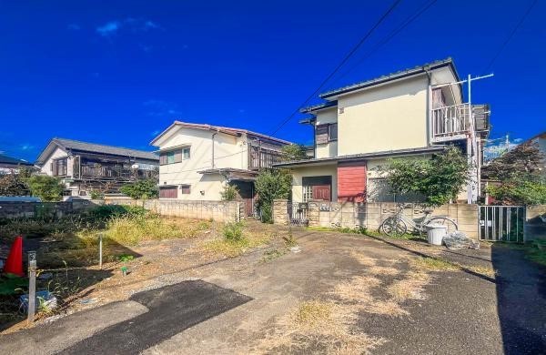外観:前面道路含む現地写真