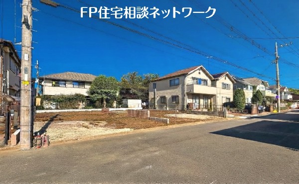 外観:前面道路含む現地写真
