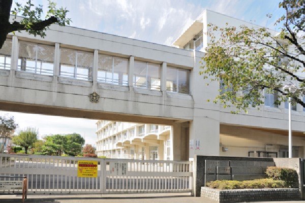 周辺環境:東村山市立東村山第一中学校(部活動への参加率が高く、関東全国大会に出場するほどの実績を誇る中学校です。)