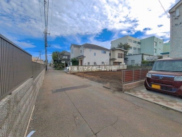 外観:前面道路含む現地写真