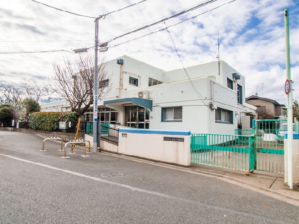 周辺環境:しもほうや保育園(一人ひとりの個性を大切にし、子供の気持ちに寄り添って保育をおこなっています。人との関わりや自然の中での体験を日々の保育で行っています。)