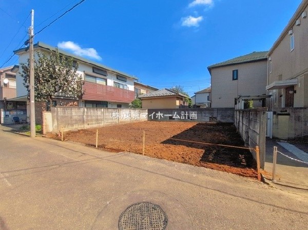 外観:前面道路含む現地土地写真